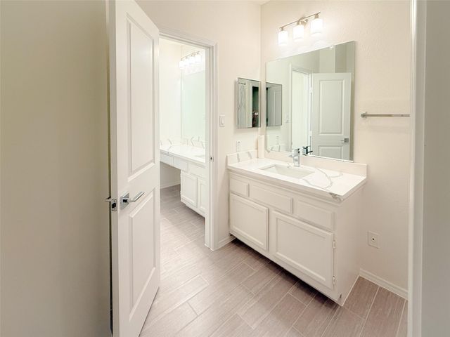 17497 Red Oak Drive 7497, Houston, TX 77090