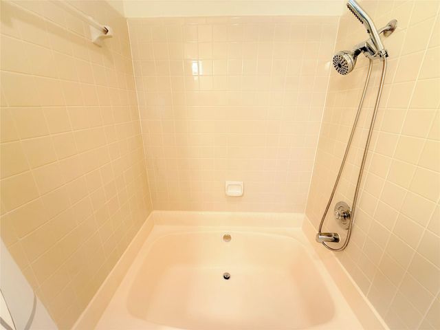 17497 Red Oak Drive 7497, Houston, TX 77090