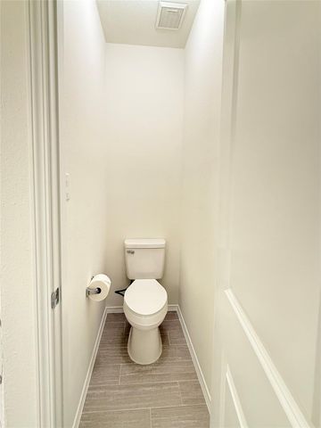 17497 Red Oak Drive 7497, Houston, TX 77090