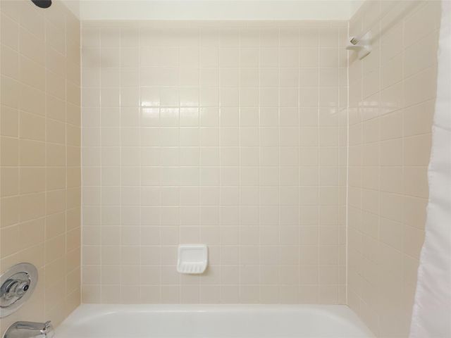 17497 Red Oak Drive 7497, Houston, TX 77090