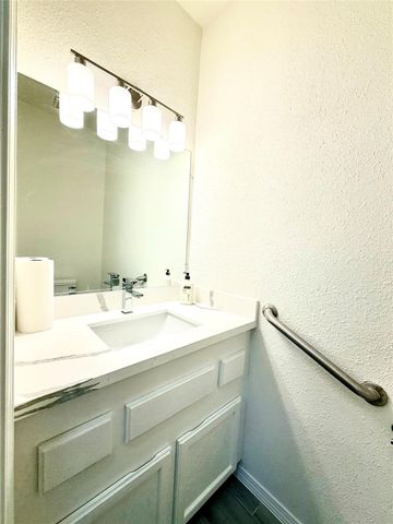 17497 Red Oak Drive 7497, Houston, TX 77090