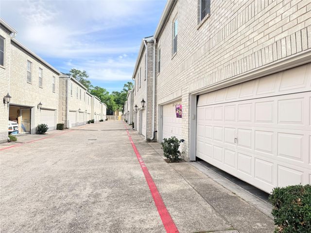 17497 Red Oak Drive 7497, Houston, TX 77090