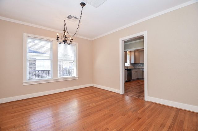 1632 Bonnie Brae Street B, Houston, TX 77006