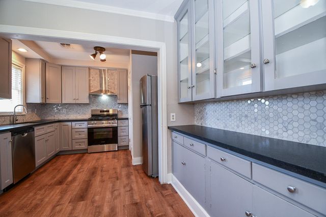 1632 Bonnie Brae Street B, Houston, TX 77006