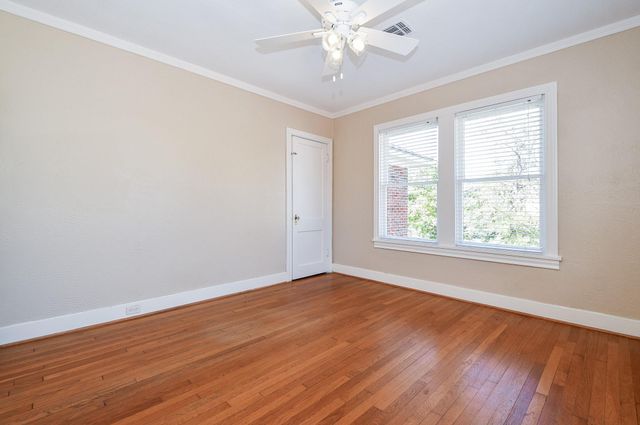 1632 Bonnie Brae Street B, Houston, TX 77006