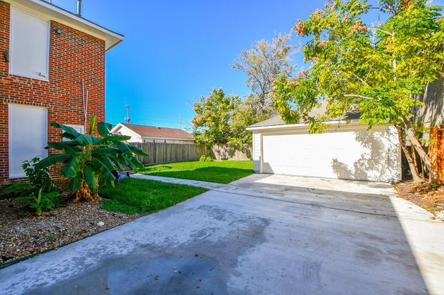 1632 Bonnie Brae Street B, Houston, TX 77006