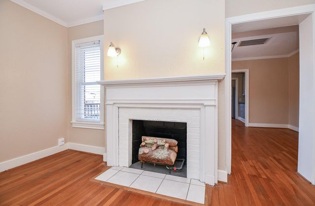 1632 Bonnie Brae Street B, Houston, TX 77006