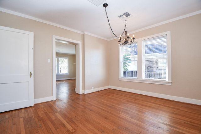 1632 Bonnie Brae Street B, Houston, TX 77006