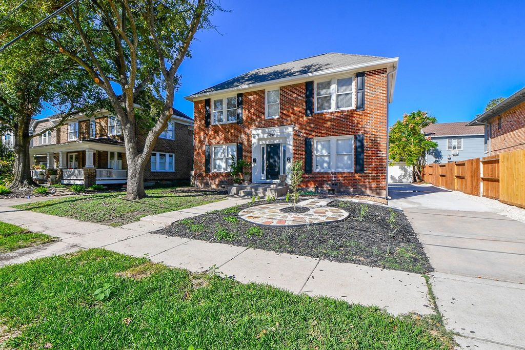 1632 Bonnie Brae Street B, Houston, TX 77006