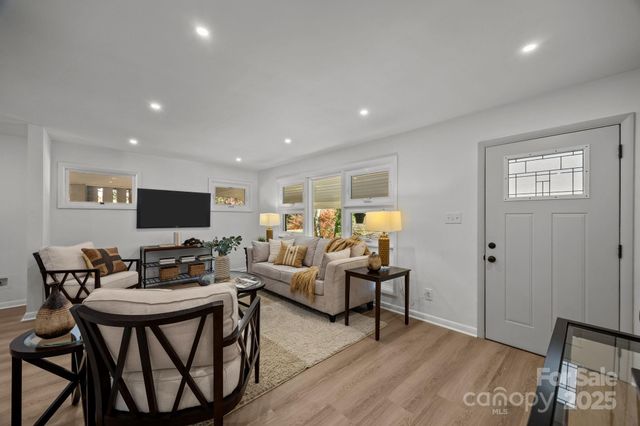 40 Arthur Road, Asheville, NC 28806