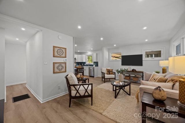 40 Arthur Road, Asheville, NC 28806