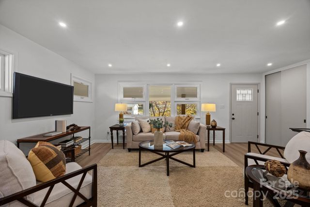 40 Arthur Road, Asheville, NC 28806