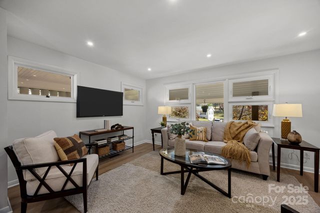 40 Arthur Road, Asheville, NC 28806