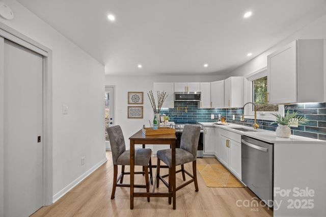 40 Arthur Road, Asheville, NC 28806