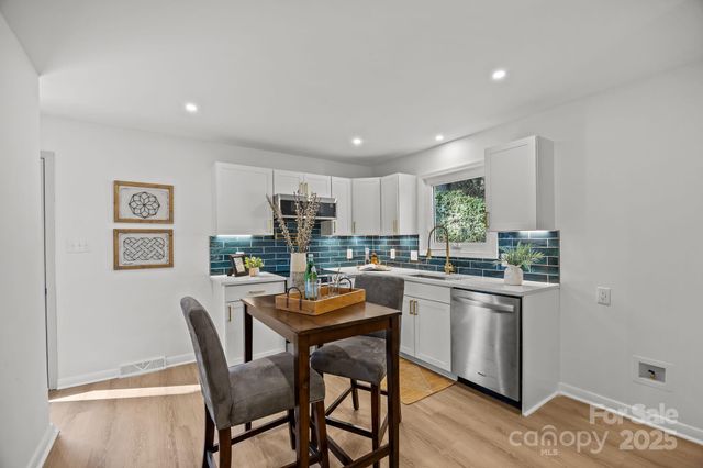 40 Arthur Road, Asheville, NC 28806