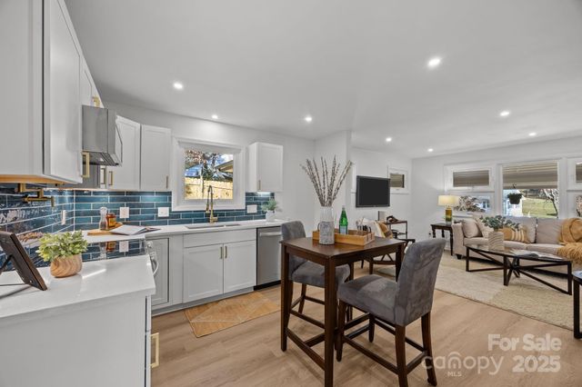 40 Arthur Road, Asheville, NC 28806