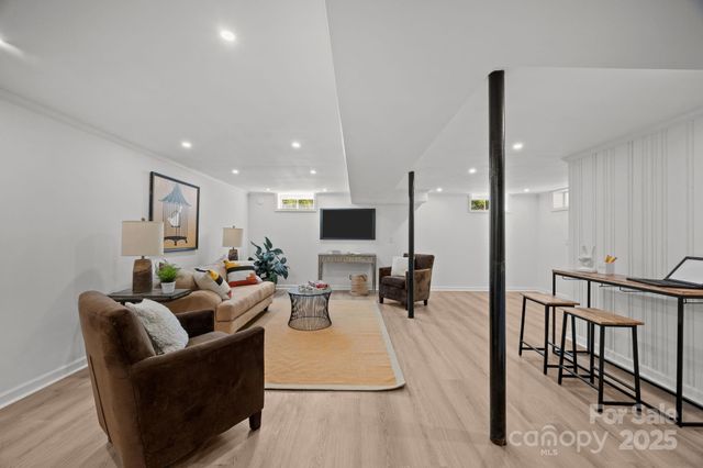 40 Arthur Road, Asheville, NC 28806