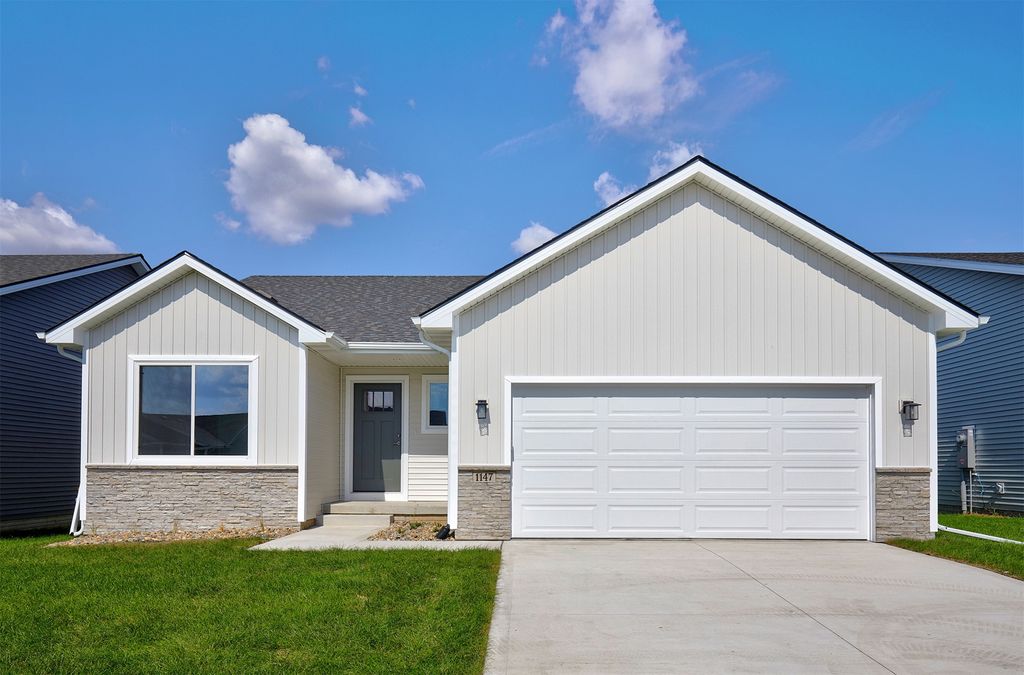 1147 NW Petersen Drive, Waukee, IA 50263