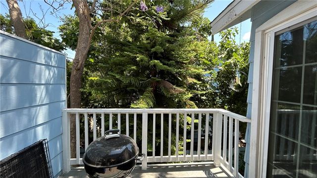 7025 Glade Ave 18, Canoga Park, CA 91303
