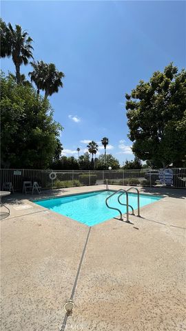 7025 Glade Ave 18, Canoga Park, CA 91303