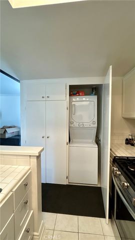 7025 Glade Ave 18, Canoga Park, CA 91303