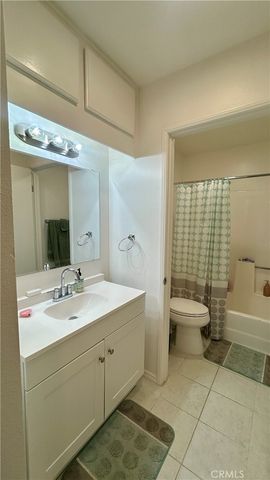 7025 Glade Ave 18, Canoga Park, CA 91303