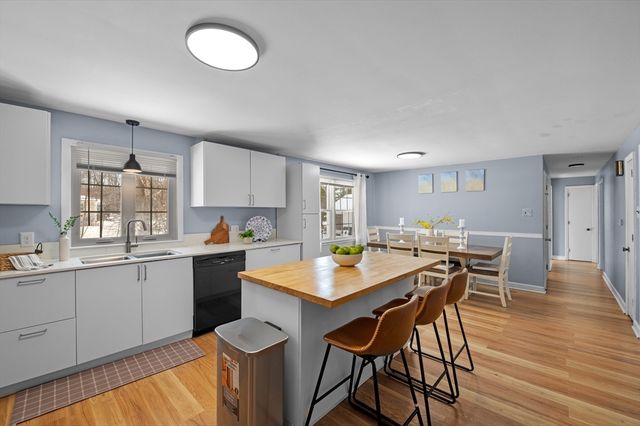 129 Moody St, North Andover, MA 01845