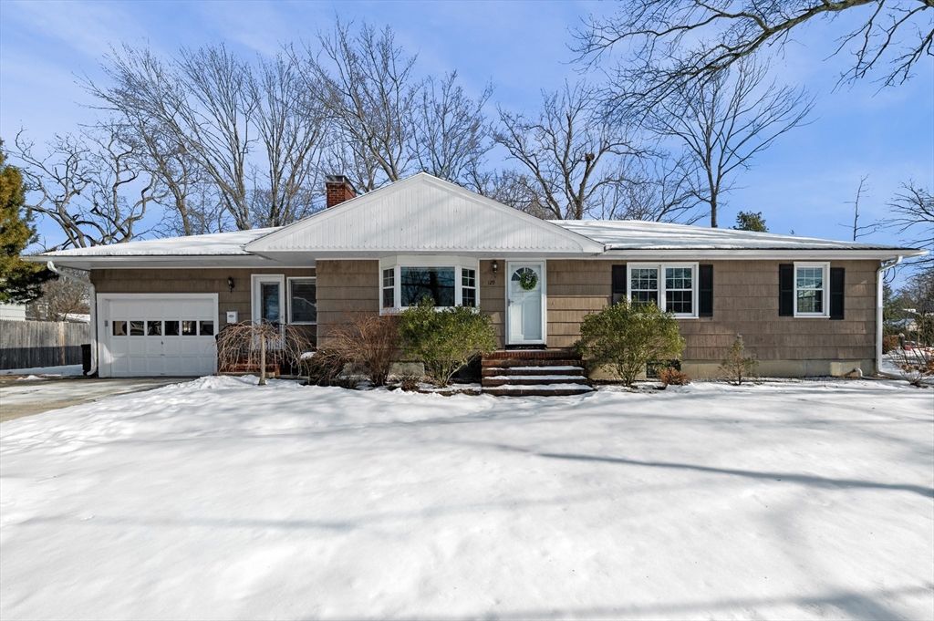 129 Moody St, North Andover, MA 01845