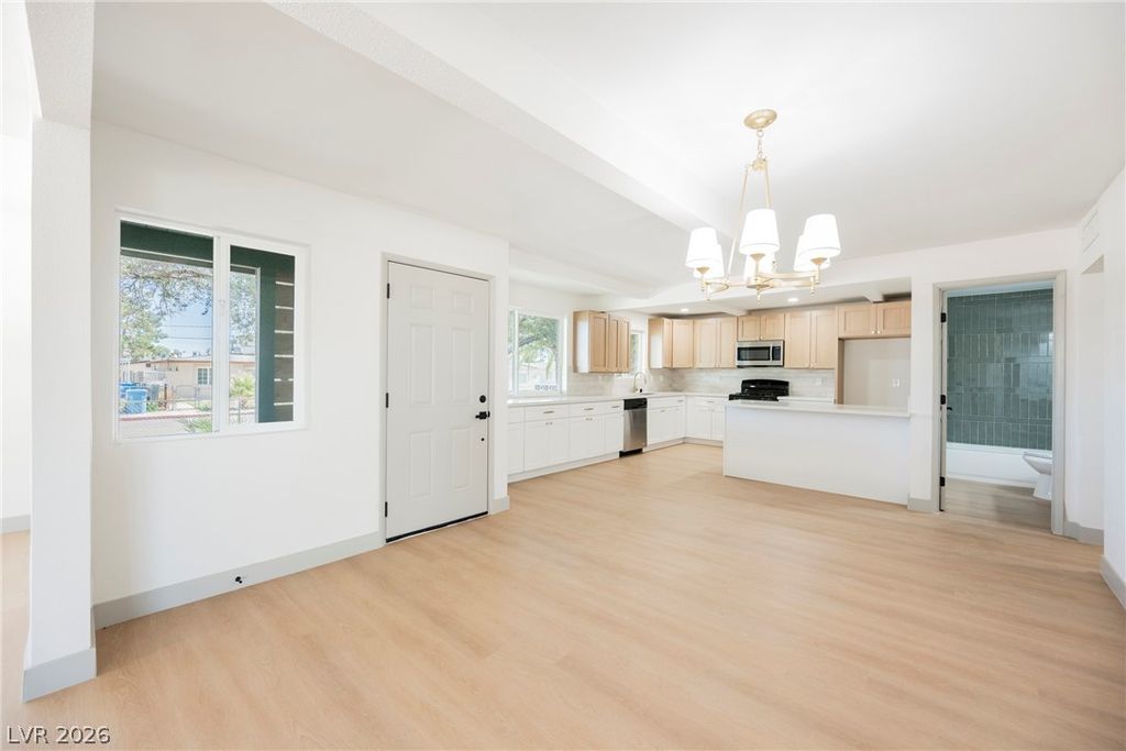 Image 4 of property listing at 617 Cactus Lane, Las Vegas, NV 89107