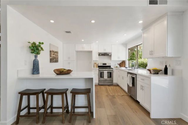 18201 Erwin Street, Tarzana, CA 91335