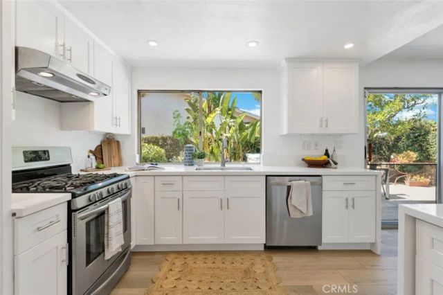 18201 Erwin Street, Tarzana, CA 91335