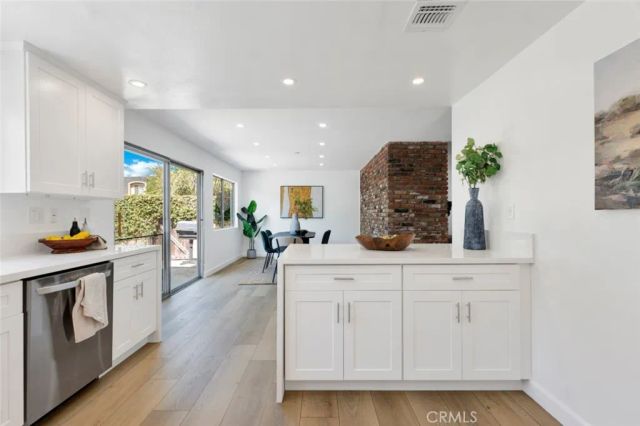 18201 Erwin Street, Tarzana, CA 91335