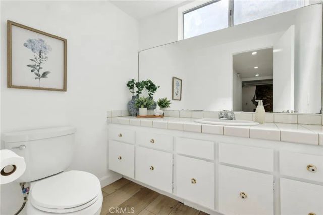 18201 Erwin Street, Tarzana, CA 91335