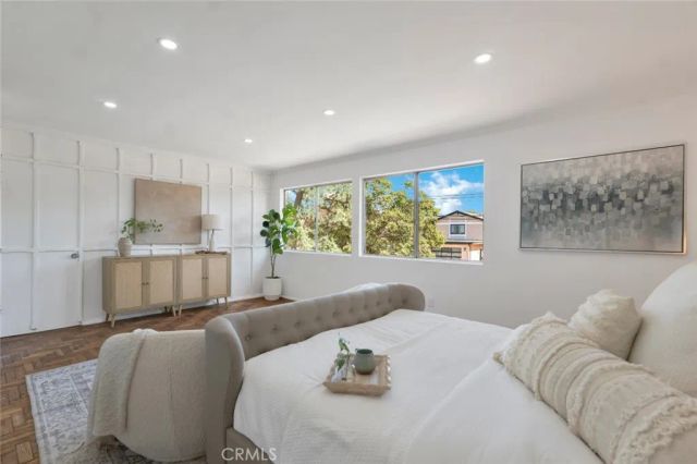18201 Erwin Street, Tarzana, CA 91335
