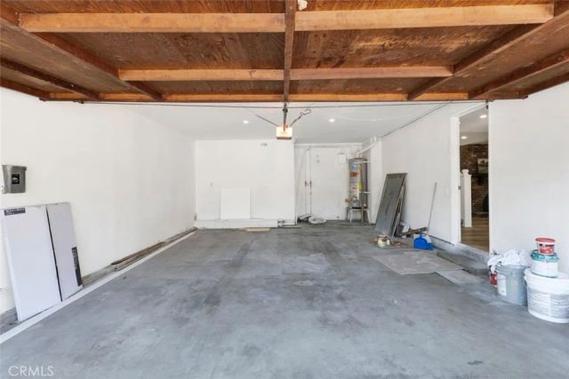 18201 Erwin Street, Tarzana, CA 91335