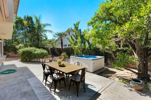 18201 Erwin Street, Tarzana, CA 91335