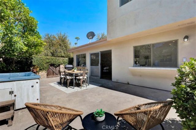 18201 Erwin Street, Tarzana, CA 91335