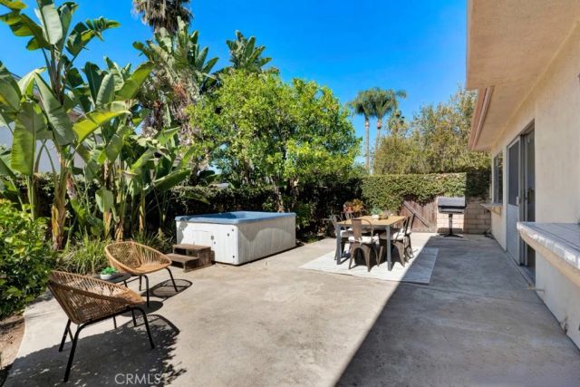 18201 Erwin Street, Tarzana, CA 91335