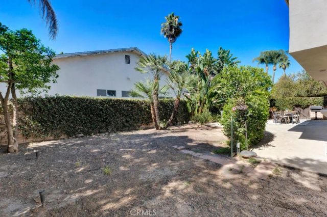 18201 Erwin Street, Tarzana, CA 91335