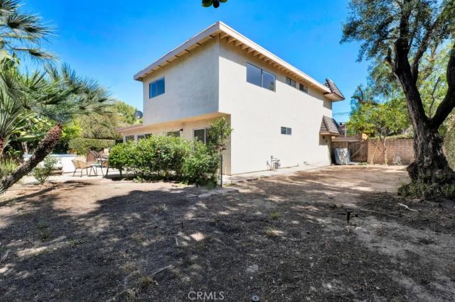 18201 Erwin Street, Tarzana, CA 91335