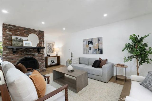 18201 Erwin Street, Tarzana, CA 91335