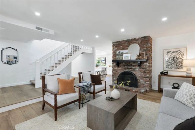 18201 Erwin Street, Tarzana, CA 91335