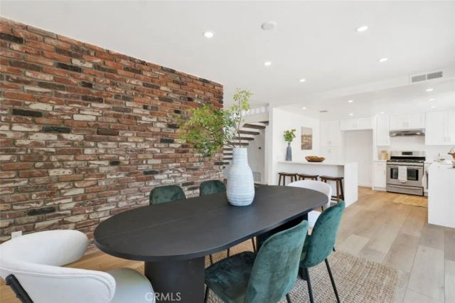 18201 Erwin Street, Tarzana, CA 91335