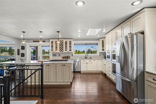 1601 Tacoma Point Drive E, Lake Tapps, WA 98391