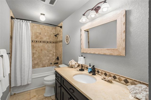 1601 Tacoma Point Drive E, Lake Tapps, WA 98391
