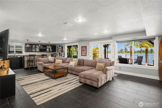 1601 Tacoma Point Drive E, Lake Tapps, WA 98391