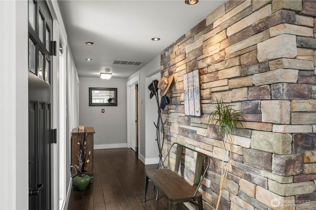 1601 Tacoma Point Drive E, Lake Tapps, WA 98391