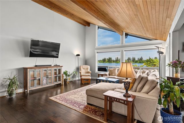 1601 Tacoma Point Drive E, Lake Tapps, WA 98391