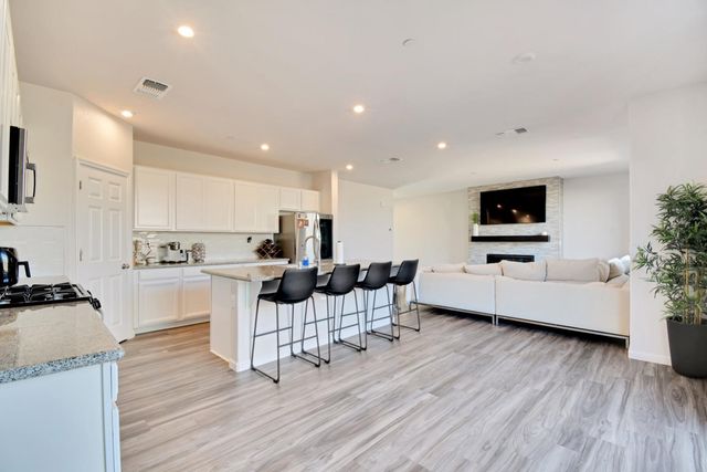 9597 Ogden Ranch Rd, Sacramento, CA 95829