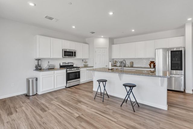 9597 Ogden Ranch Rd, Sacramento, CA 95829